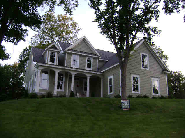 Building photograph for 7 TULIP TREE LN